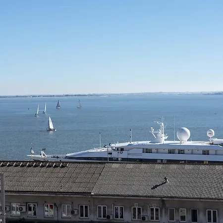 Apolonia 30 Guests Upper Class *